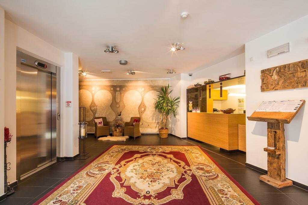 Hotel Rezia 3*